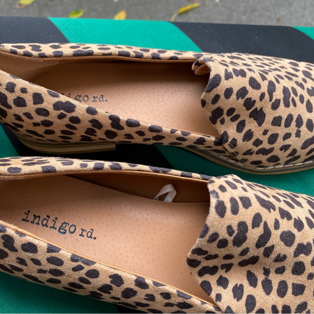Indigo Women's Tan and Black Leopard Loafers